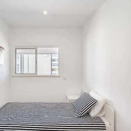 Avo Lucy By Interhome Портіман