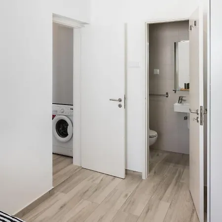 Avo Lucy By Interhome Apartman *